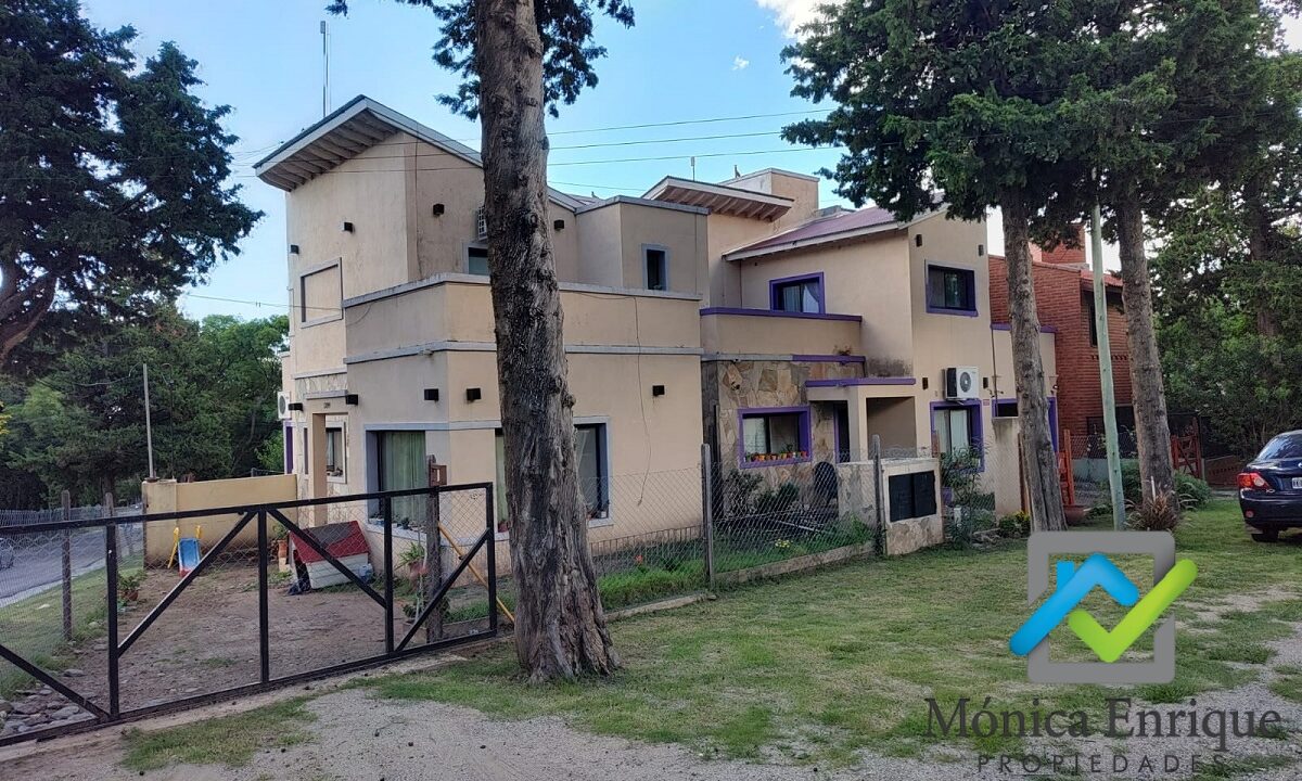 Casa en Esquina av de los cesares Rincon del Este 1