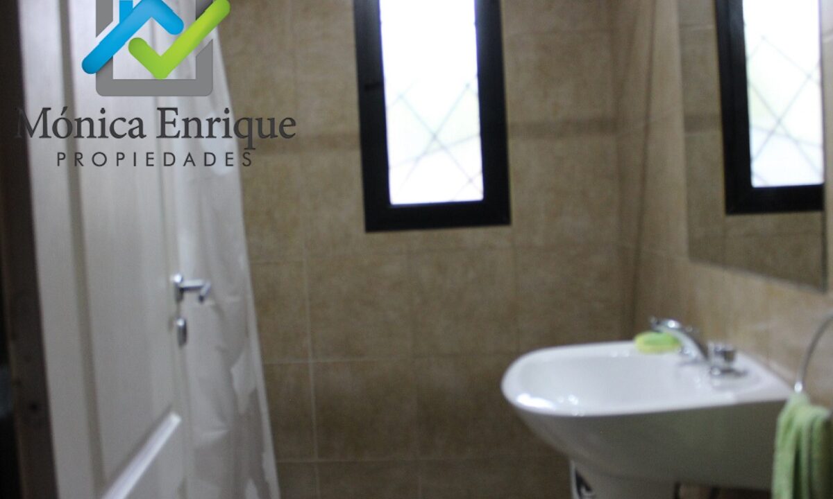 Casa en Esquina av de los cesares Rincon del Este 10