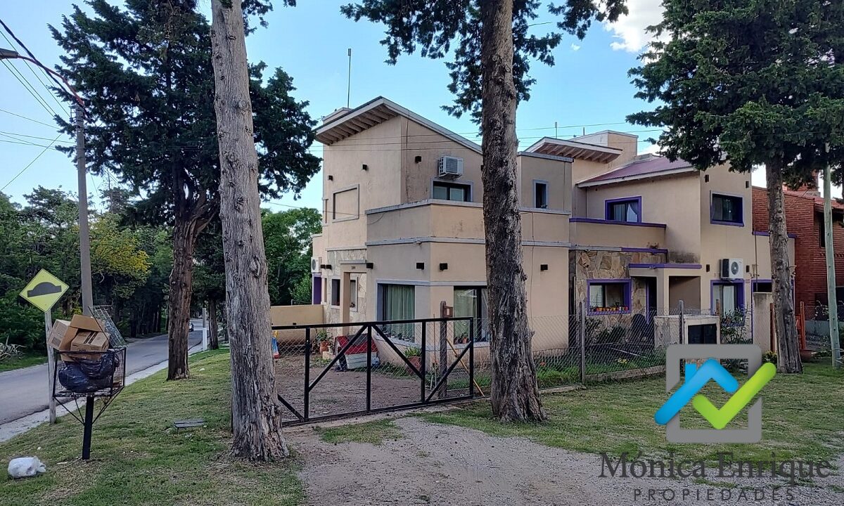 Casa en Esquina av de los cesares Rincon del Este